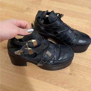 Cut out leather boots